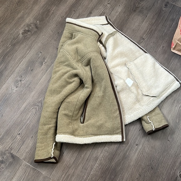 Jacket for sell, good for winter, in good condition, sz M. - Picture 2 of 3